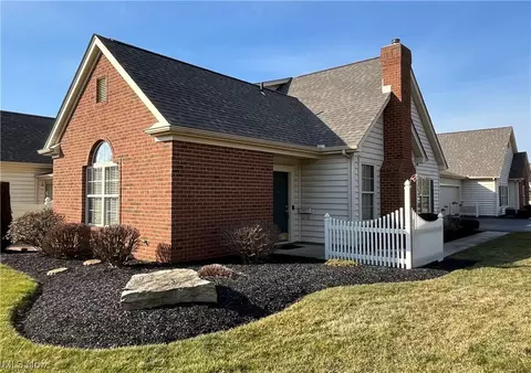 222 Village Ct, Columbiana, OH 44408