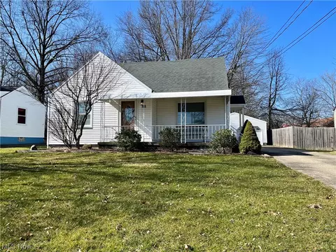 546 Forest Hl, Youngstown, OH 44515