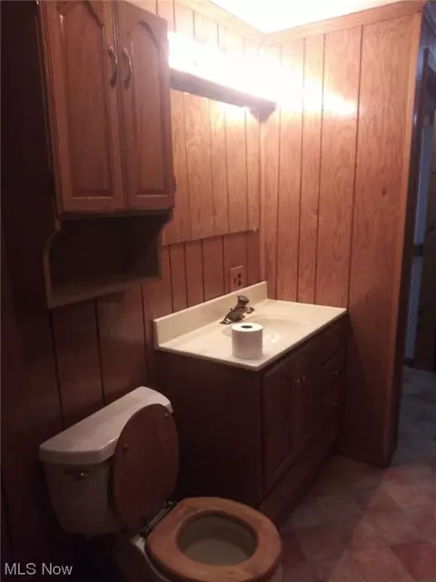 Bath - 59010 Wright Rd, Barnesville, OH 43713 photo 2 of 2