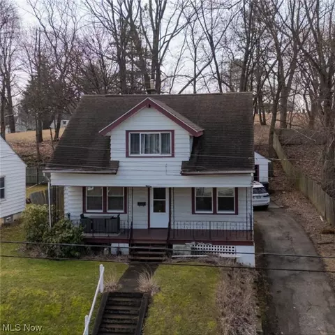 1552 Tonawanda, Akron, OH 44305
