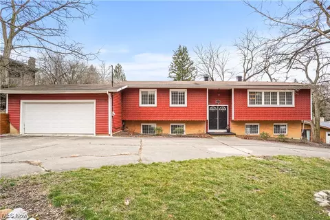 1090 N Portage Path, Akron, OH 44313