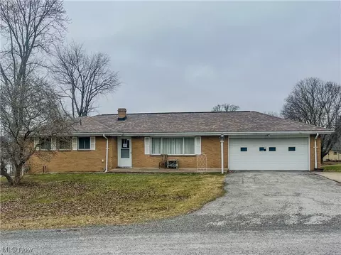 15523 Wayne Dr, East Liverpool, OH 43920