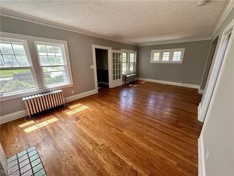 Living - 45 E 211th, Euclid, OH 44123 photo 4 of 10