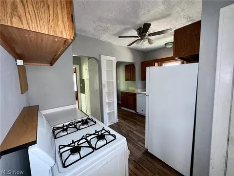 Kitchen - 45 E 211th, Euclid, OH 44123 photo 2 of 3