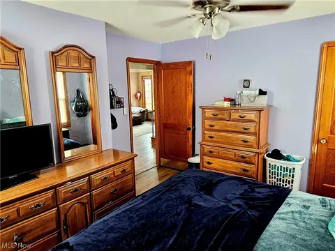 Bedroom - 6710 Gilbert Ave, Parma, OH 44129 photo 4 of 8