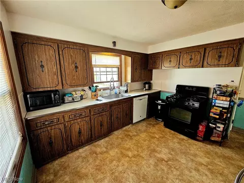 Kitchen - 6710 Gilbert Ave, Parma, OH 44129 photo 4 of 4