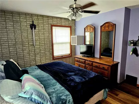 Bedroom - 6710 Gilbert Ave, Parma, OH 44129 photo 5 of 8
