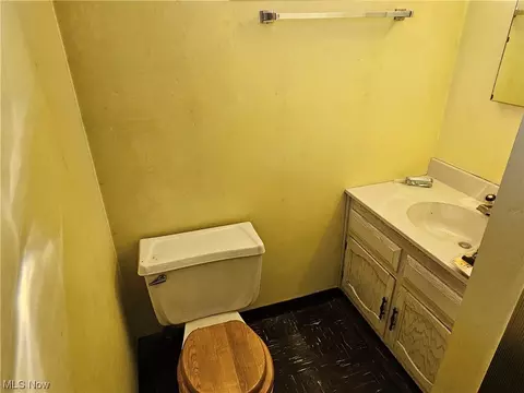 Bath - 6710 Gilbert Ave, Parma, OH 44129 photo 3 of 4