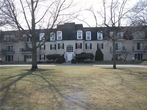 2021 King James Pkwy #301, Westlake, OH 44145