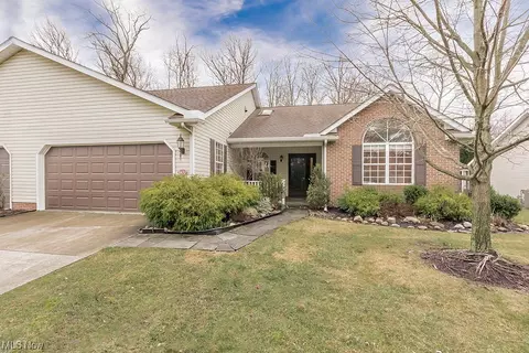8432 Bartley Ln, Mentor, OH 44060