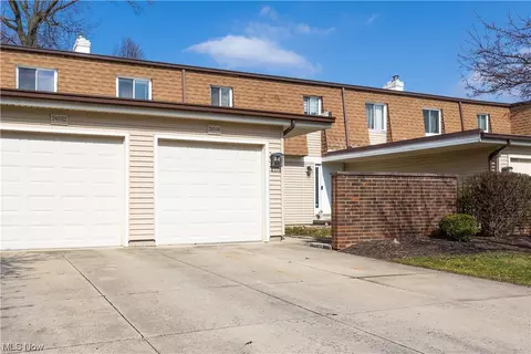 26544 Sussex Dr, Olmsted Falls, OH 44138