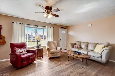 Living - 68 Abbott St, Wakeman, OH 44889 photo 2 of 3