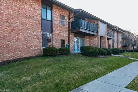 16440 Heather Ln #F102, Middleburg Heights, OH 44130
