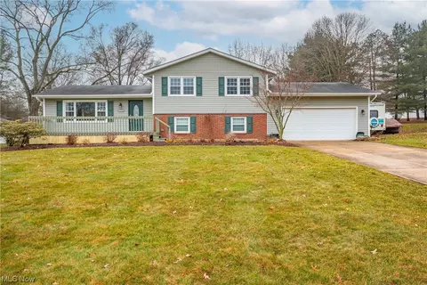 1230 Meadowlark, New Franklin, OH 44216