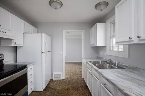 Kitchen - 244 E 204th St, Euclid, OH 44123 photo 2 of 2