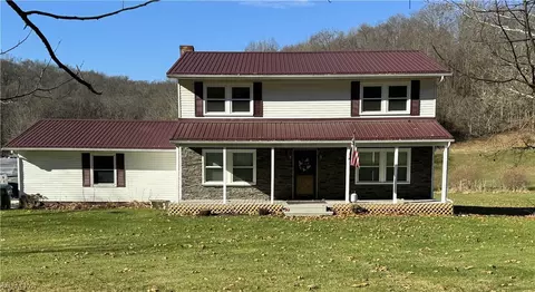 77790 Cummins Rd, Freeport, OH 43973
