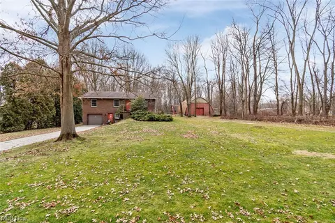 3520 Overlook Dr, Akron, OH 44312