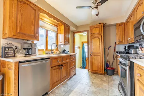 Kitchen - 2000 Baker Ave, Akron, OH 44312 photo 2 of 6