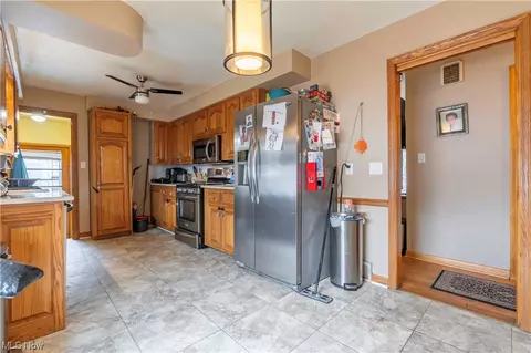 Kitchen - 2000 Baker Ave, Akron, OH 44312 photo 6 of 6
