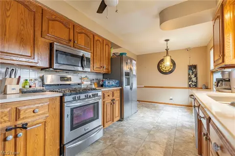 Kitchen - 2000 Baker Ave, Akron, OH 44312 photo 4 of 6