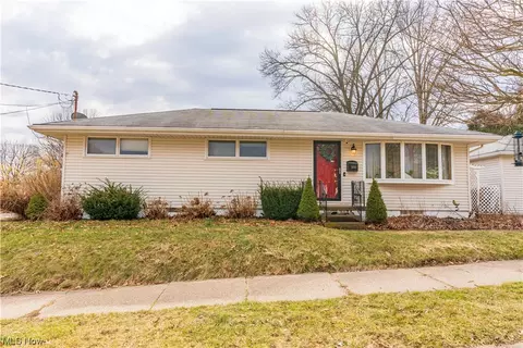 2000 Baker Ave, Akron, OH 44312