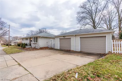 Exterior - 2000 Baker Ave, Akron, OH 44312 photo 4 of 5