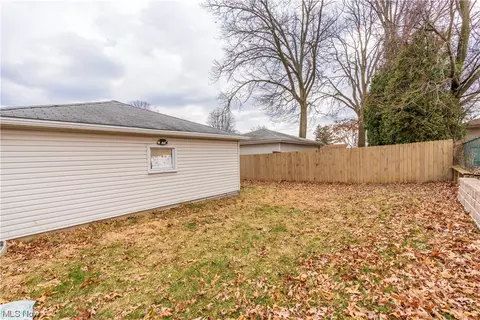 Exterior - 2000 Baker Ave, Akron, OH 44312 photo 5 of 5
