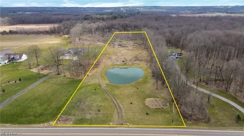 9509 S Salem Warren Rd, Salem, OH 44460