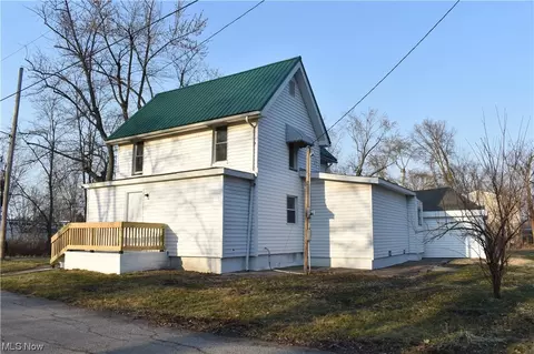 Exterior - 2806 Humphrey Ave, Ashtabula, OH 44004 photo 5 of 7