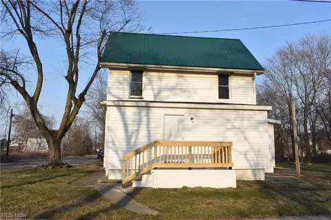 Exterior - 2806 Humphrey Ave, Ashtabula, OH 44004 photo 4 of 7