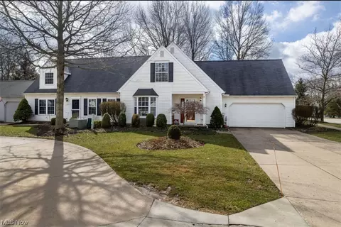 3382 Hunter Pkwy, Cuyahoga Falls, OH 44223