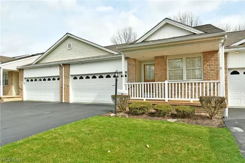 8 Eagle Pointe Dr, Cortland, OH 44410
