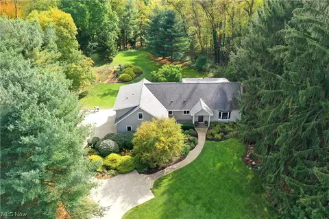 659 Lois Dr, Akron, OH 44333