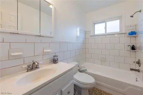 Bath - 1801 Ridgewick Dr, Wickliffe, OH 44092 photo 1 of 3