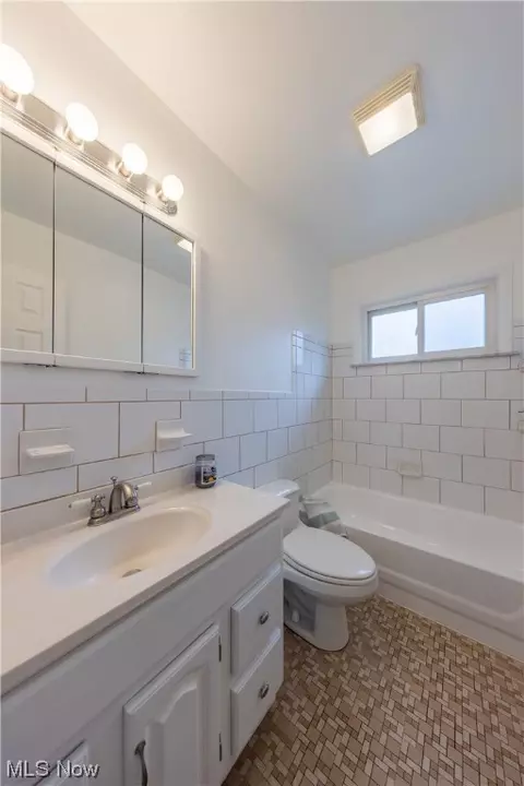 Bath - 1801 Ridgewick Dr, Wickliffe, OH 44092 photo 2 of 3