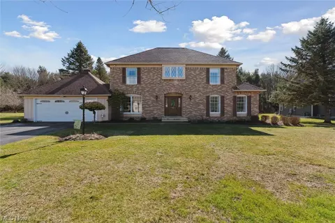 Exterior - 2712 Gingertree Dr, Ashtabula, OH 44004 photo 4 of 10