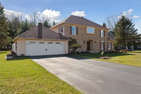 2712 Gingertree Dr, Ashtabula, OH 44004