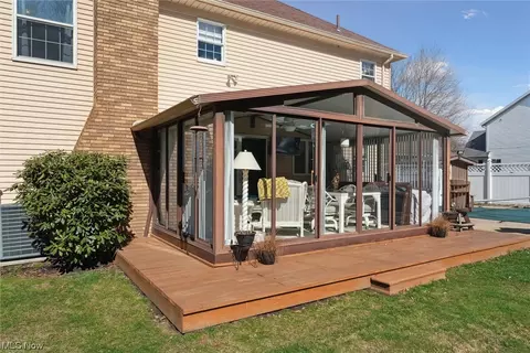 Exterior - 2712 Gingertree Dr, Ashtabula, OH 44004 photo 6 of 10