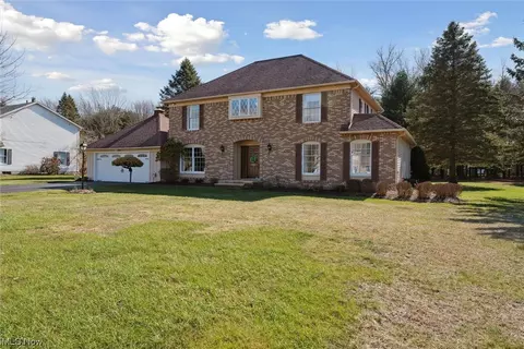 Exterior - 2712 Gingertree Dr, Ashtabula, OH 44004 photo 3 of 10