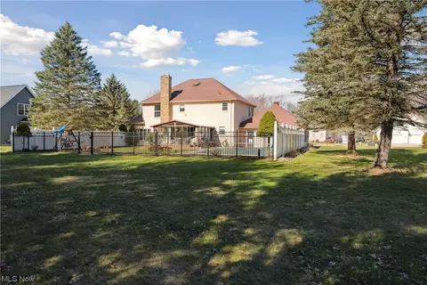Exterior - 2712 Gingertree Dr, Ashtabula, OH 44004 photo 8 of 10