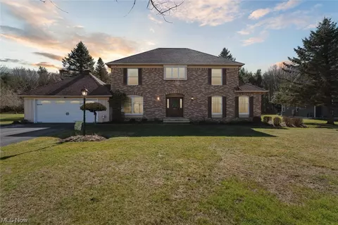 Exterior - 2712 Gingertree Dr, Ashtabula, OH 44004 photo 2 of 10