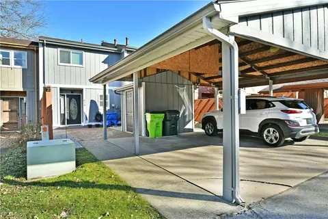 414 Ridgeway Pl, Newton Falls, OH 44444