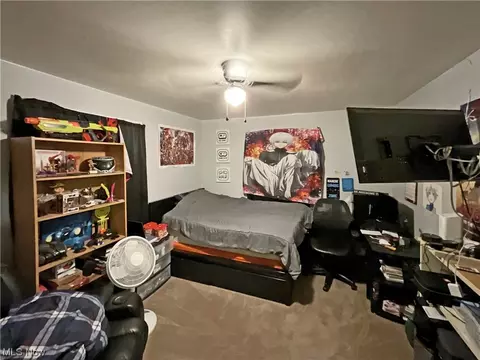 Bedroom - 100 E Circle Dr, Weirton, WV 26062 photo 5 of 6