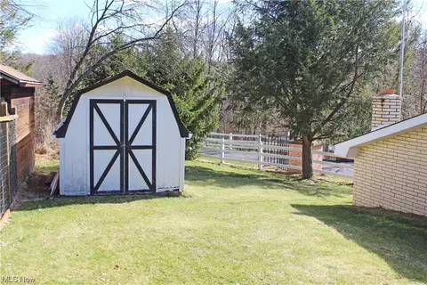 Exterior - 100 E Circle Dr, Weirton, WV 26062 photo 3 of 8