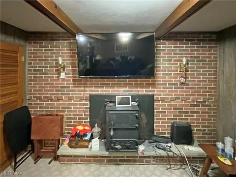 Living - 100 E Circle Dr, Weirton, WV 26062 photo 5 of 5