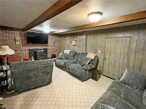 Living - 100 E Circle Dr, Weirton, WV 26062 photo 3 of 5