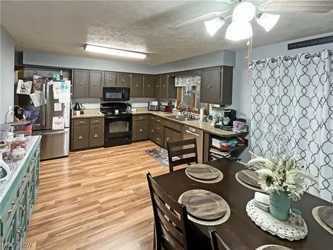Dining - 100 E Circle Dr, Weirton, WV 26062 photo 3 of 3