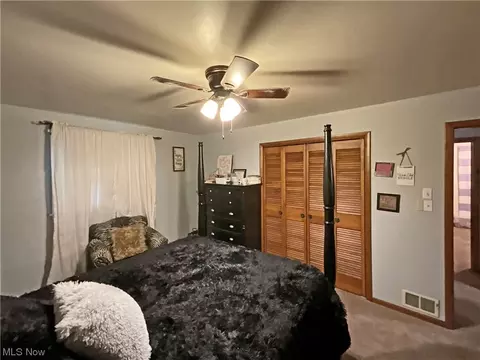 Bedroom - 100 E Circle Dr, Weirton, WV 26062 photo 2 of 6