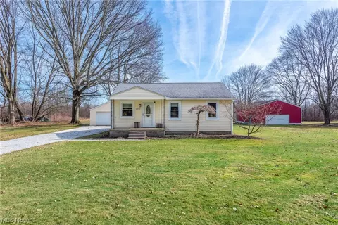 8998 Cooley Rd, Ravenna, OH 44266