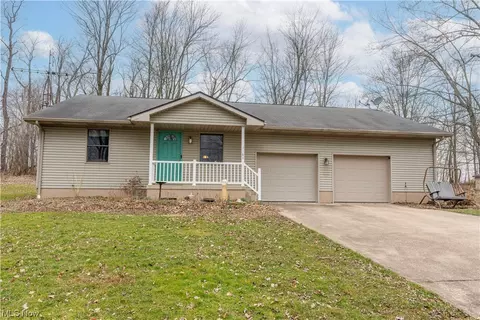 7168 Saint Peters Church Rd NE, Louisville, OH 44641